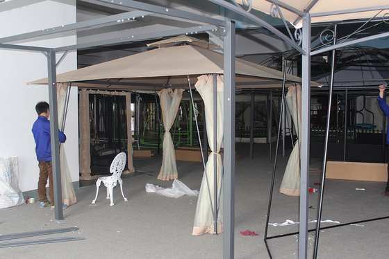 Εξωτερική οδική ηλιακή οθόνη Αλουμινίου Gazebo με αναδιπλούμενο πλαίσιο και 3,5 * 3,5 * 2,67M μέγεθος